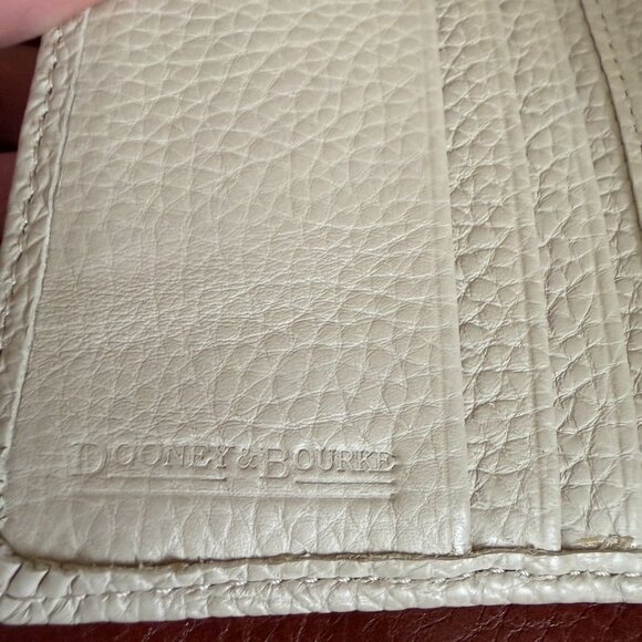 Dooney & Bourke Cream Leather Pebble Grain Handle Tote Bag + Matching Wallet - Picture 14 of 15